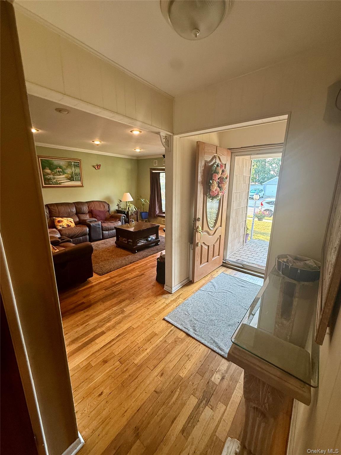 685 Seabury Avenue Property Photo 3