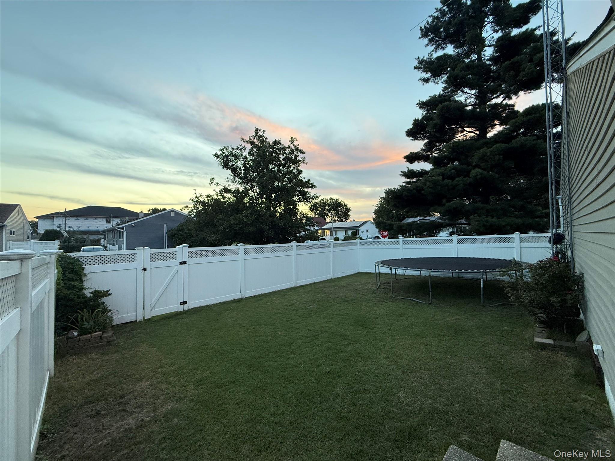 685 Seabury Avenue Property Photo 13