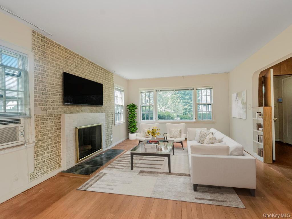 37 Poe Street Property Photo 3