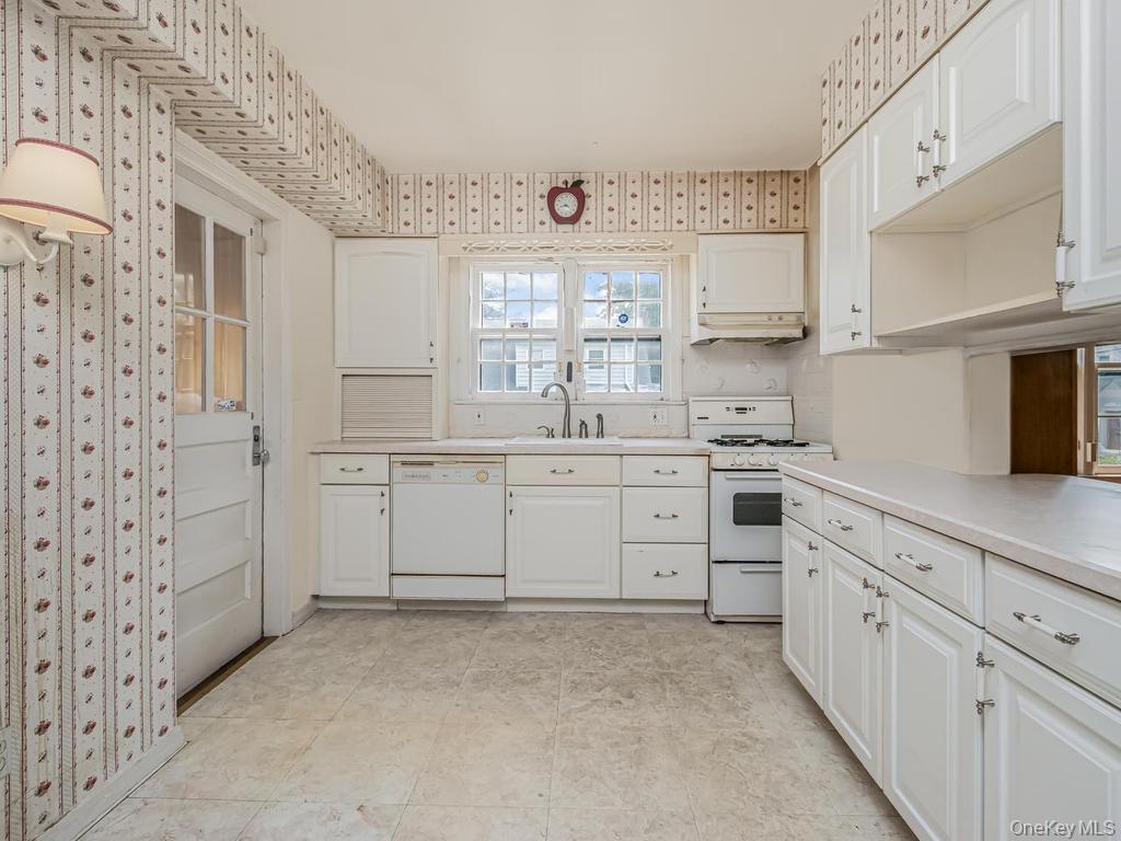 37 Poe Street Property Photo 10