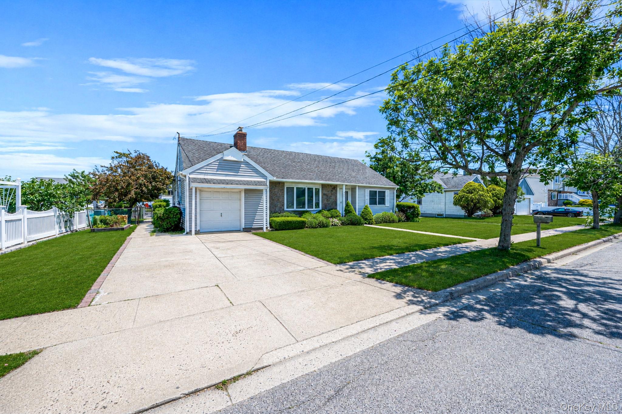 398 Clocks Boulevard Property Photo 4