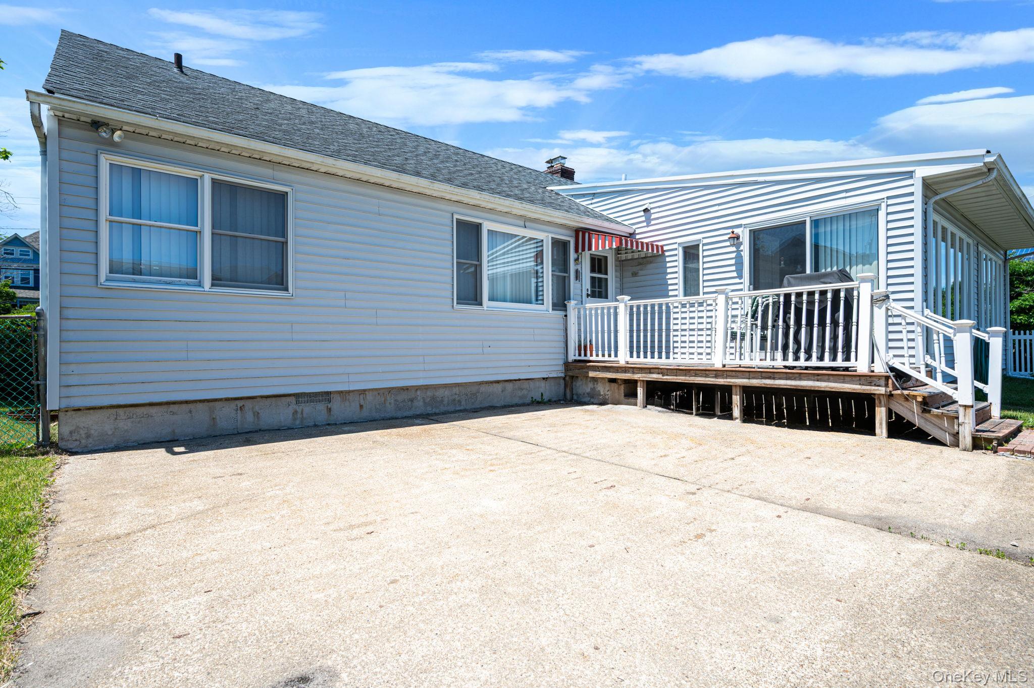 398 Clocks Boulevard Property Photo 15