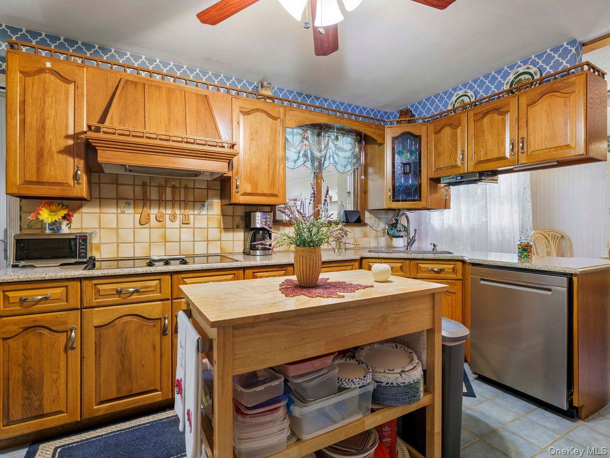 105 S Chapel Hill Road Property Photo 3
