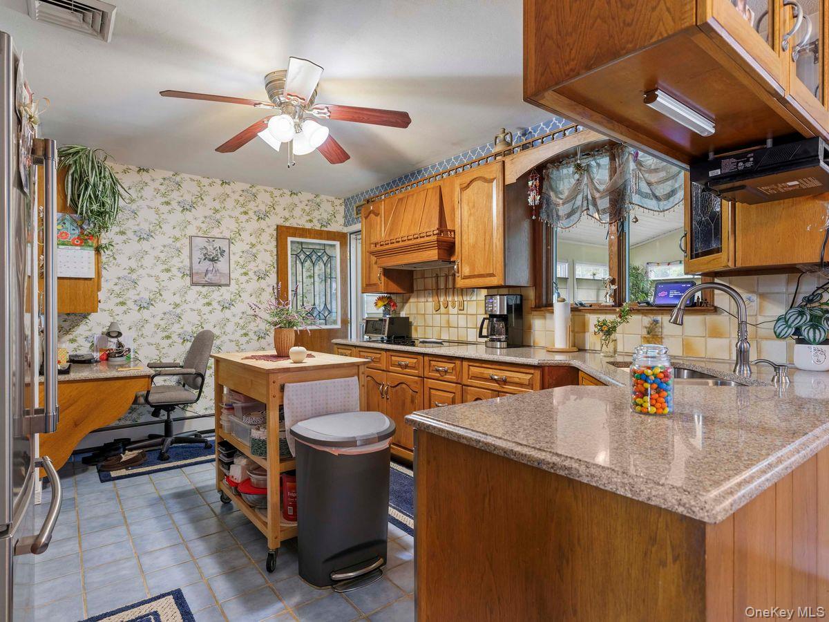 105 S Chapel Hill Road Property Photo 6