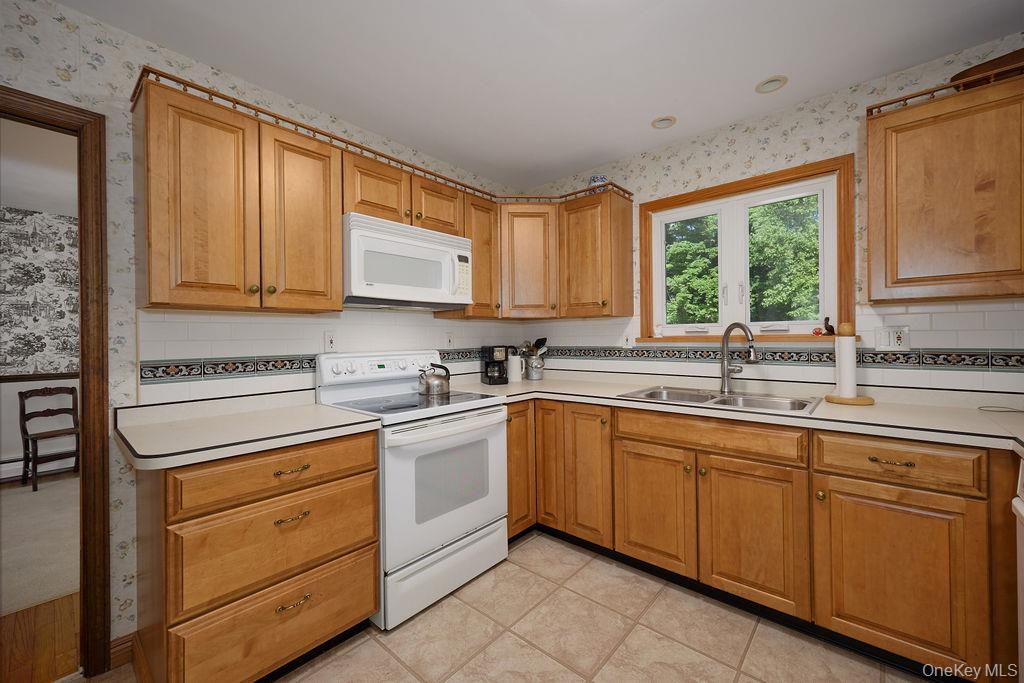 10 Stoutenburgh Drive Property Photo 13