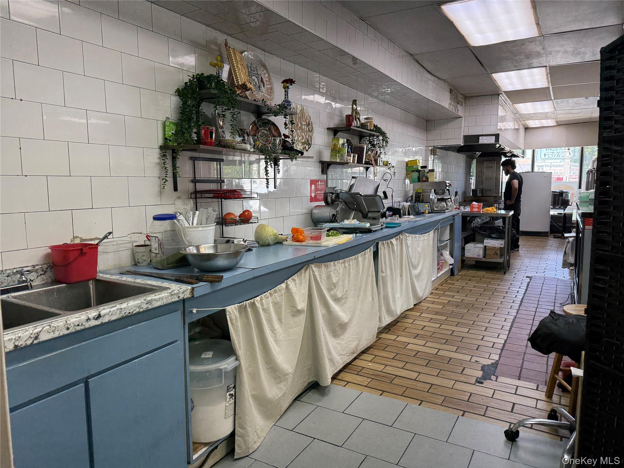 1591 Dutch Broadway Property Photo 3