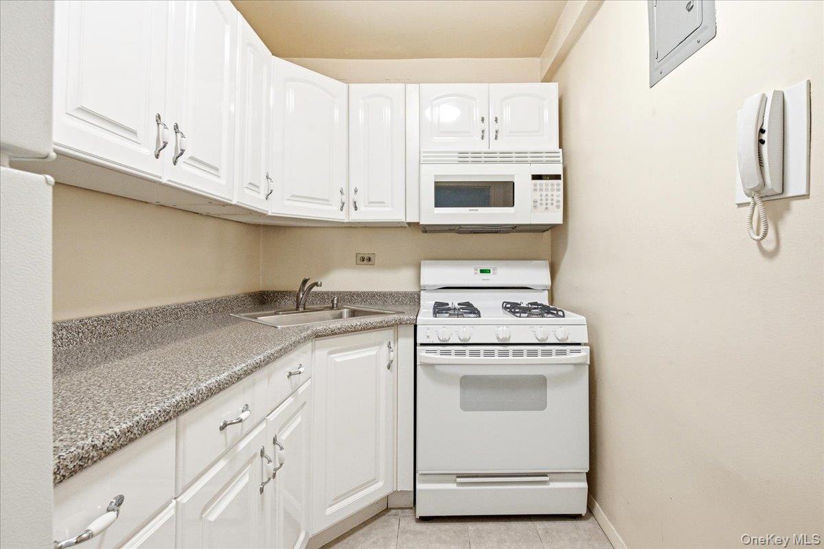 70-25 Yellowstone Boulevard 5a Property Photo 8