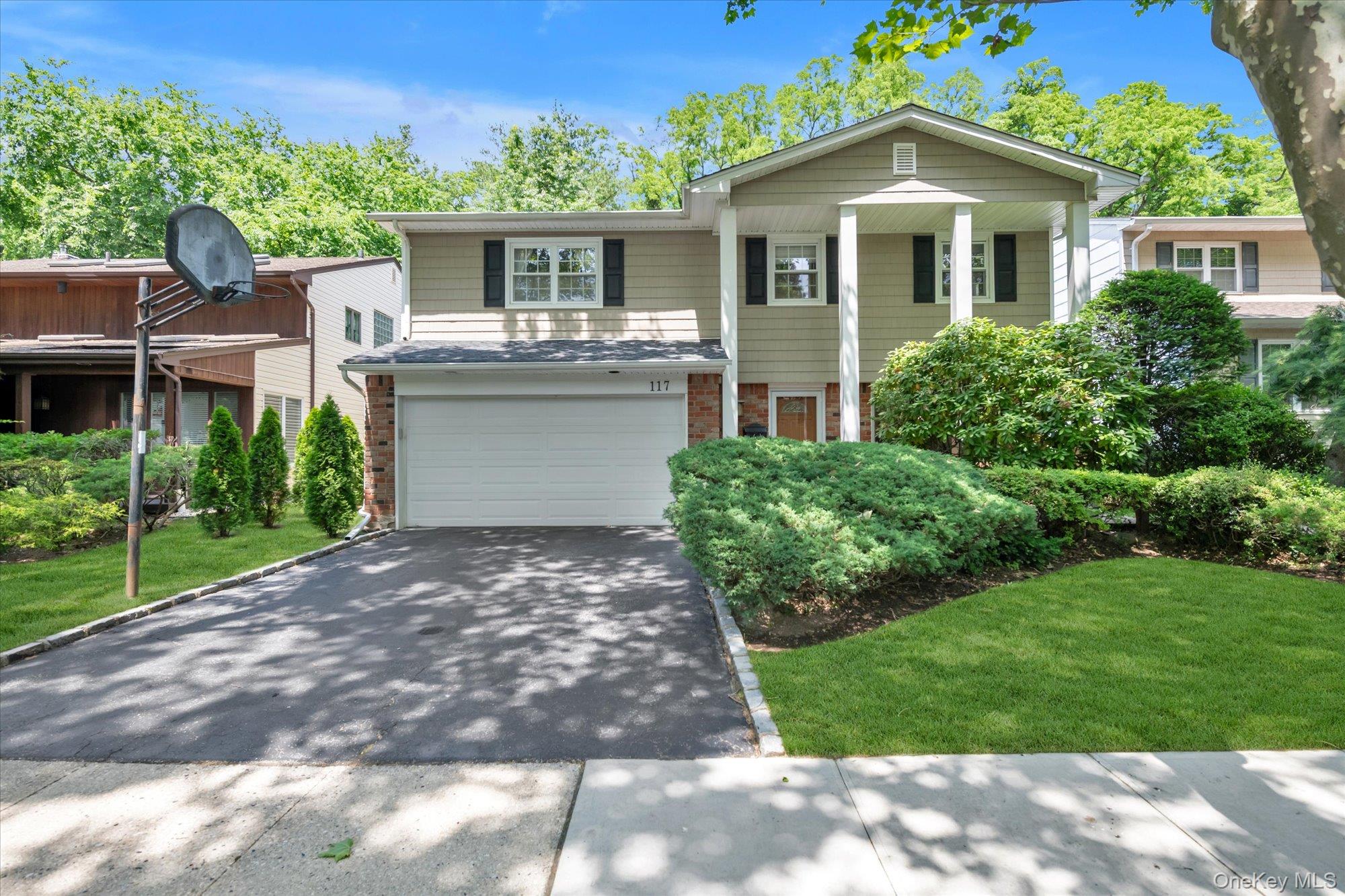 117 Soundview Drive Property Photo 1