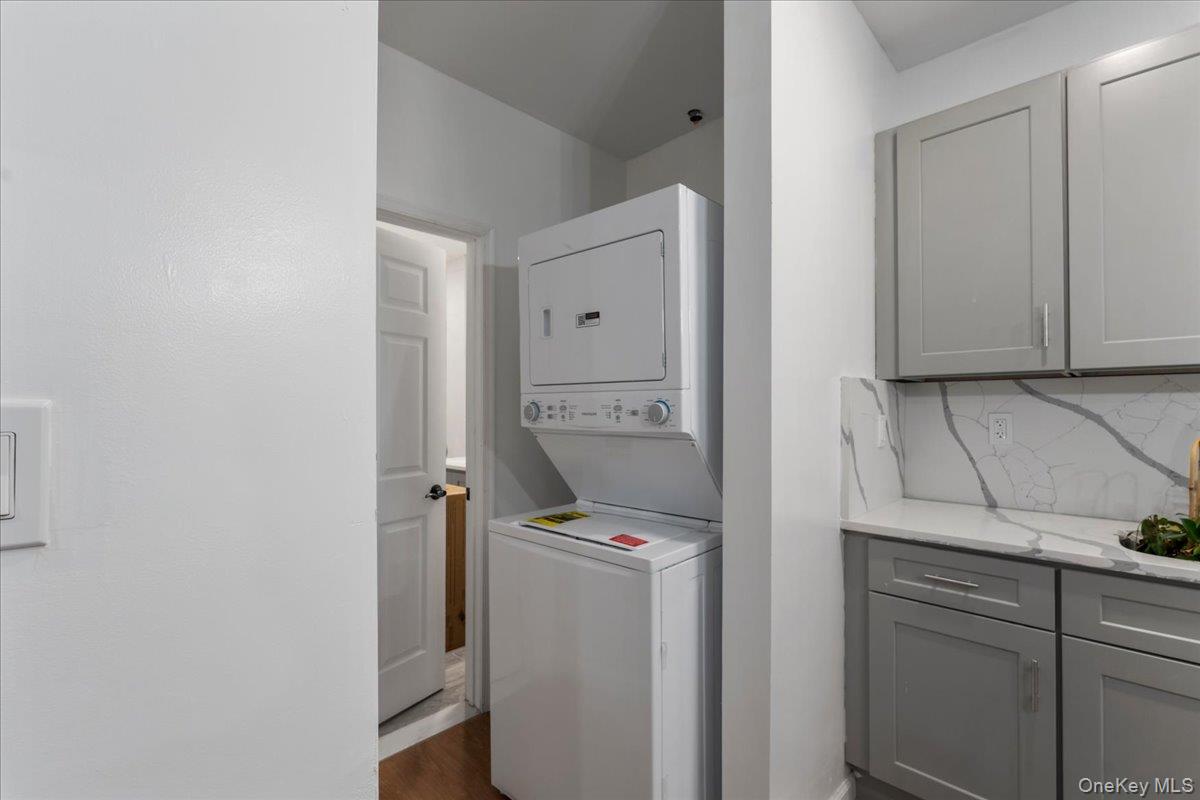 324 Eldert Street 1b Property Photo 4