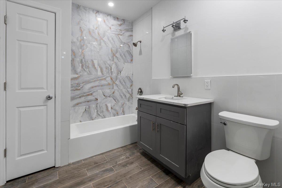 324 Eldert Street 1b Property Photo 8