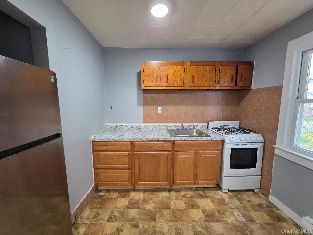 589-593 W Broadway Property Photo 11