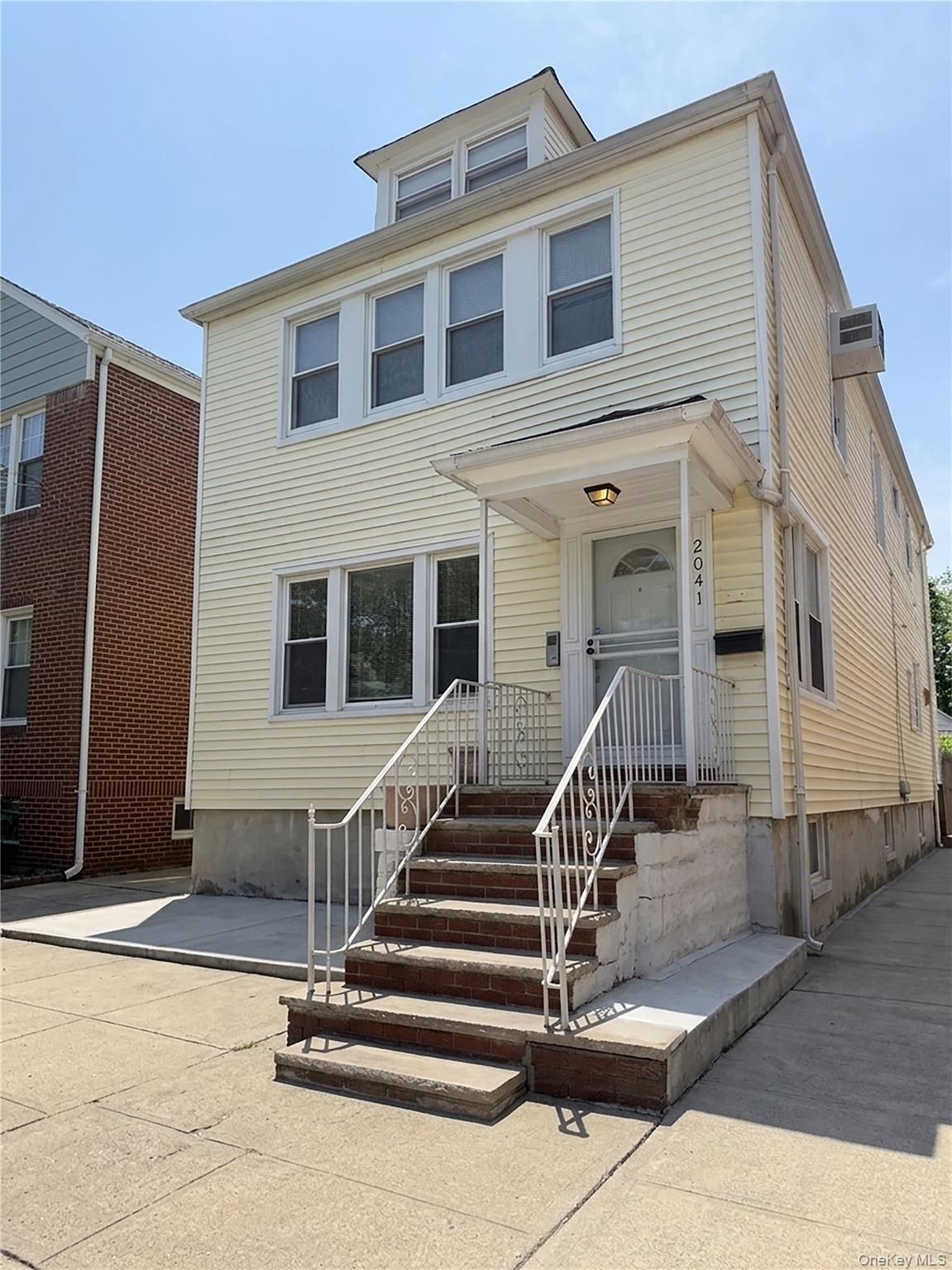 2041 Colonial Avenue Property Photo 1