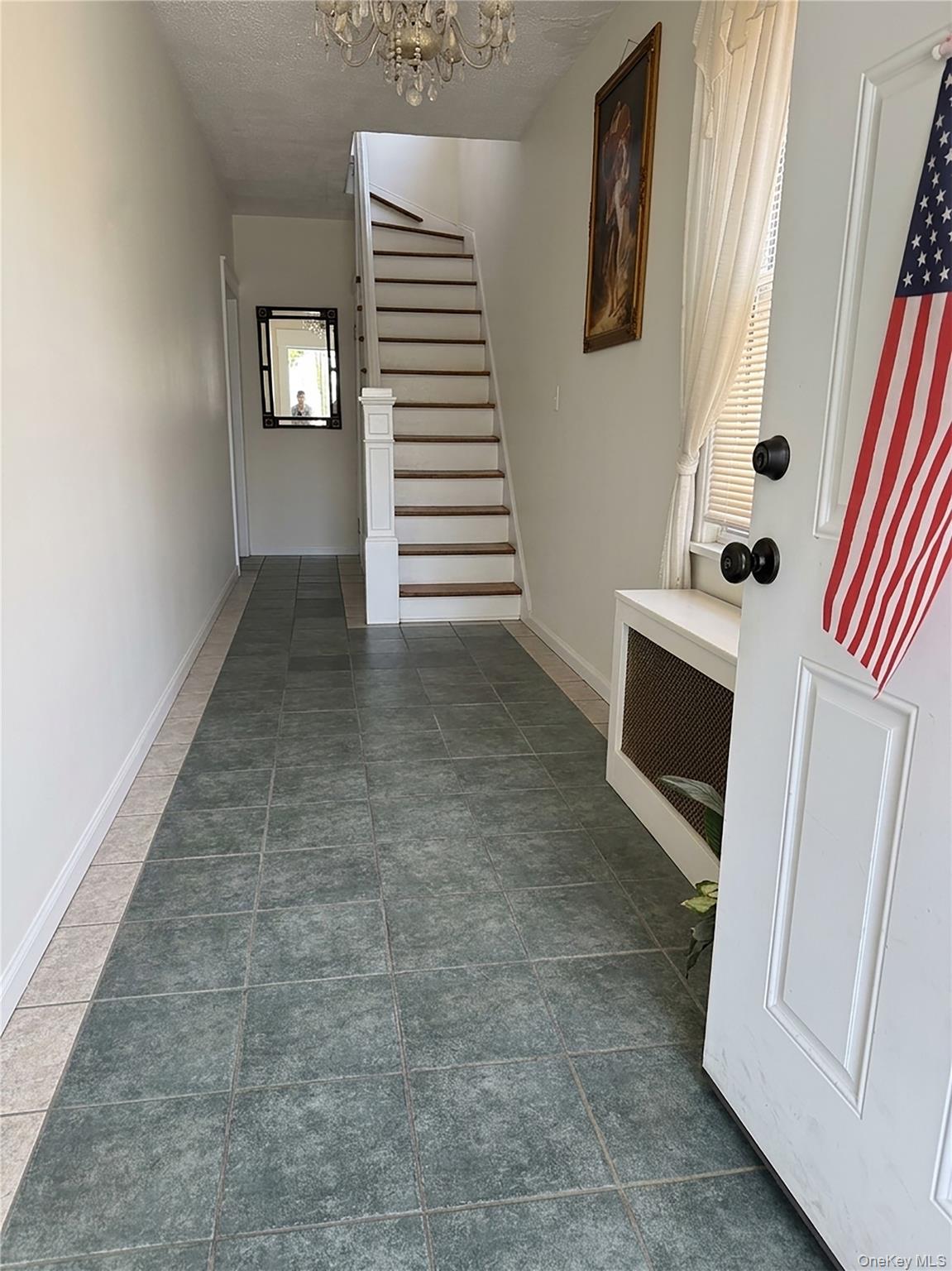 2041 Colonial Avenue Property Photo 9