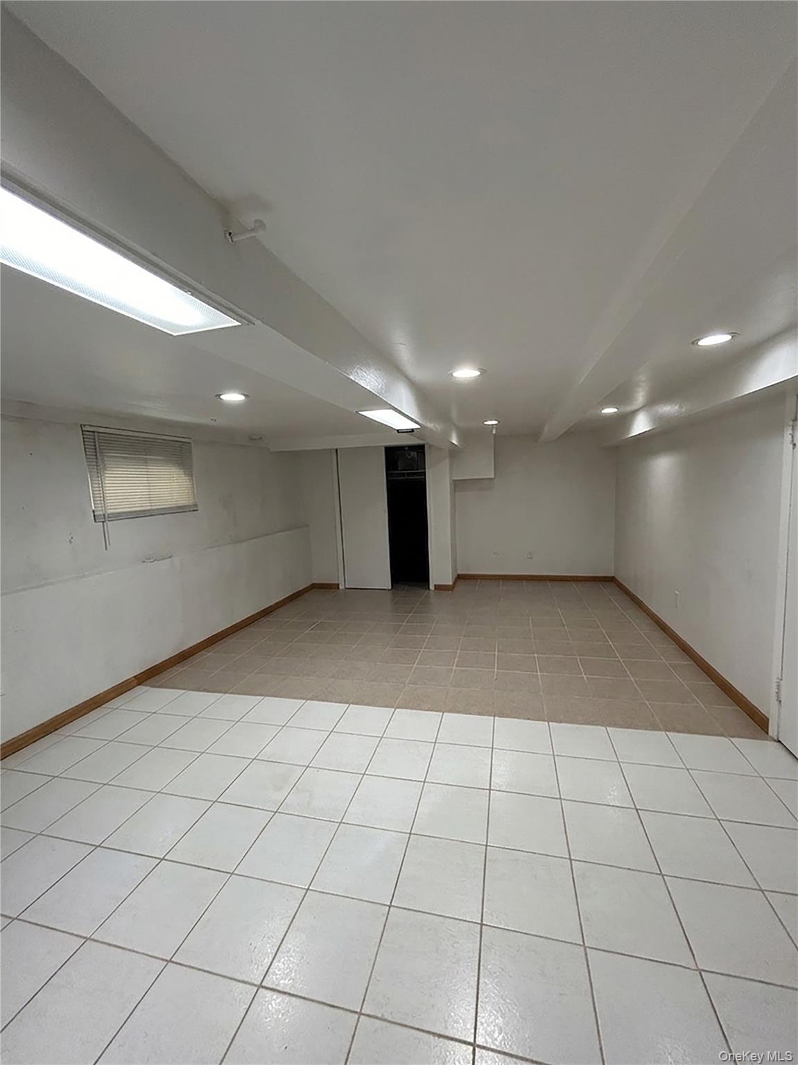 2041 Colonial Avenue Property Photo 12