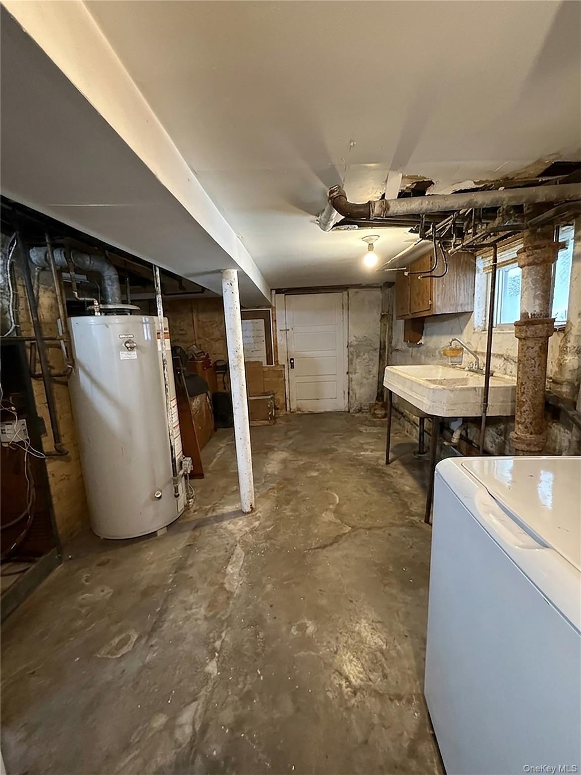 2041 Colonial Avenue Property Photo 13