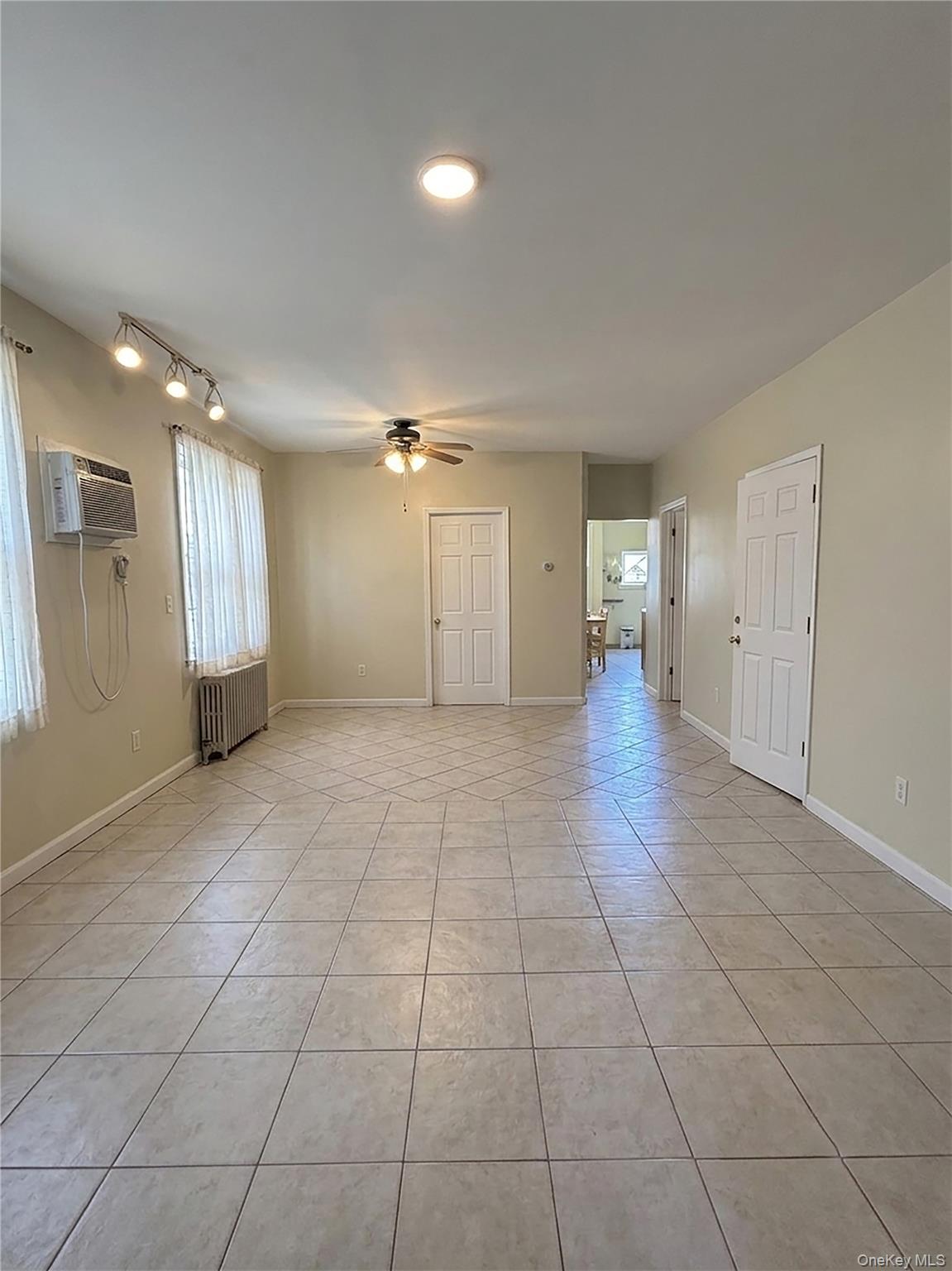 2041 Colonial Avenue Property Photo 15