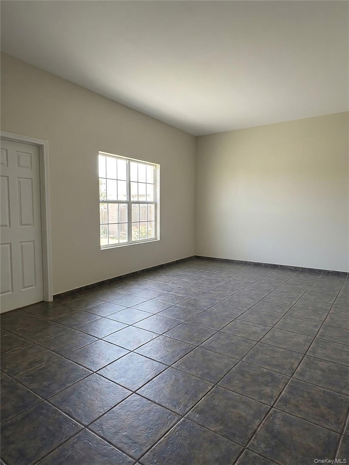 2041 Colonial Avenue Property Photo 17