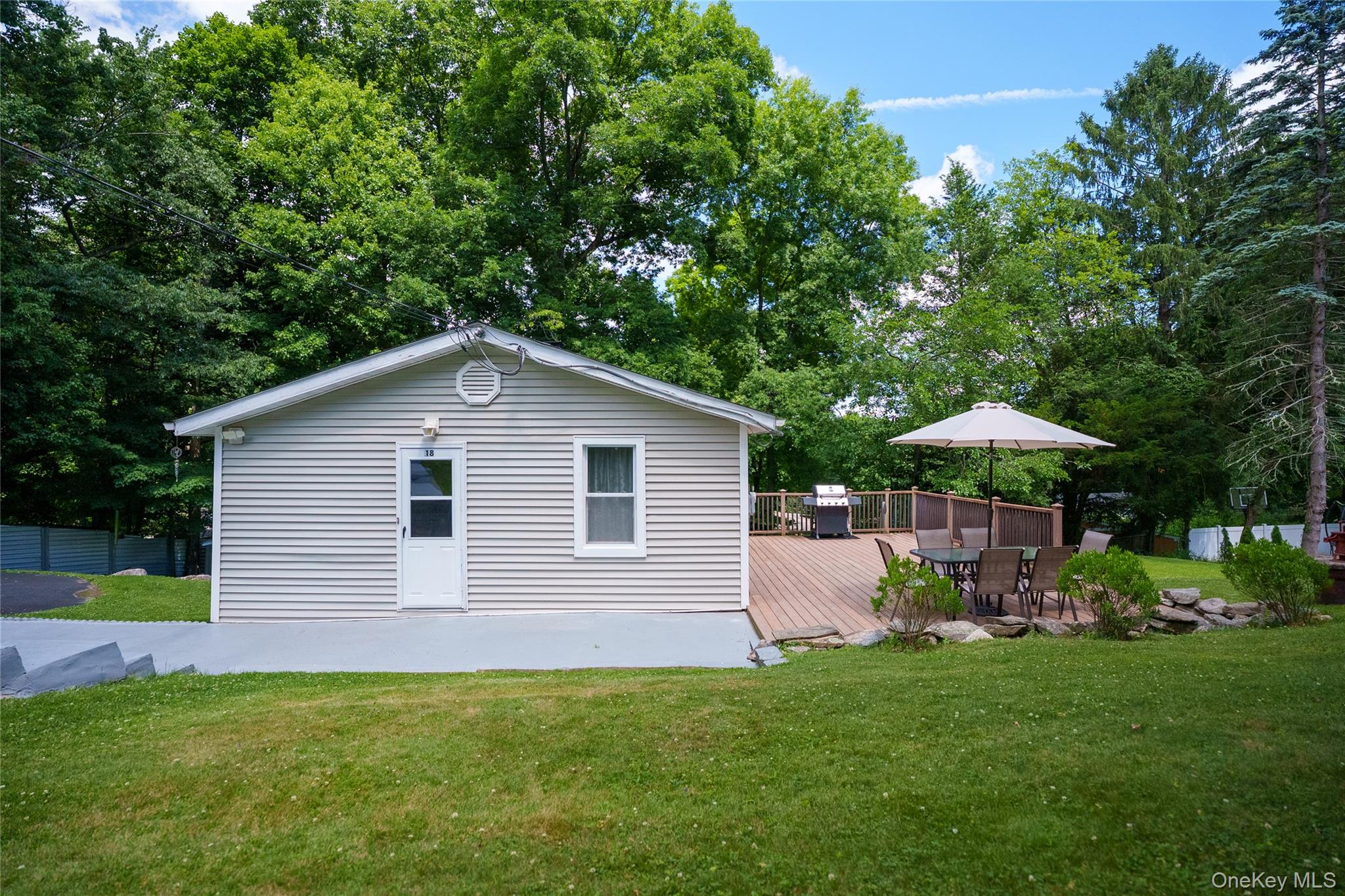 18 Worthington Drive Property Photo 1