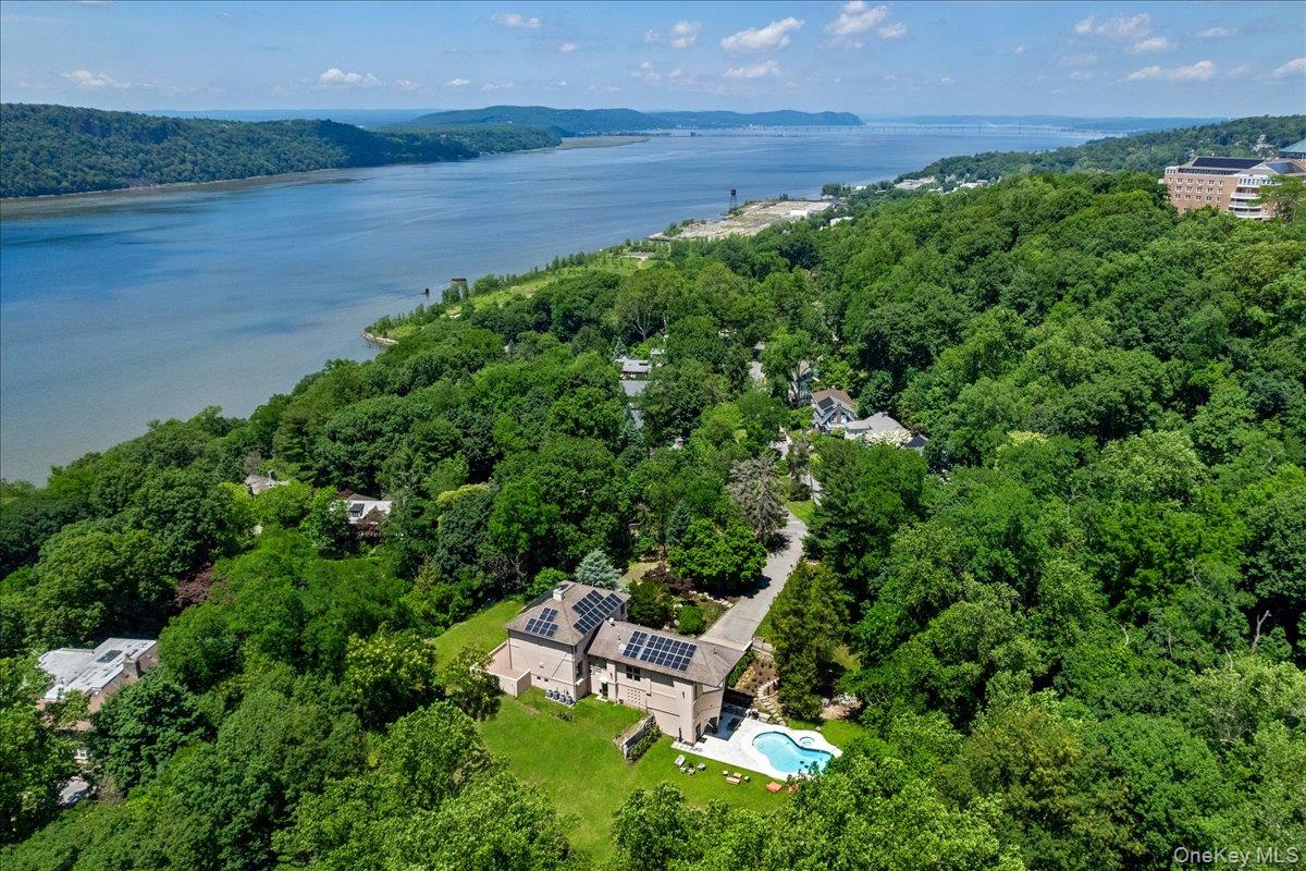 150 Pinecrest Drive Property Photo 1
