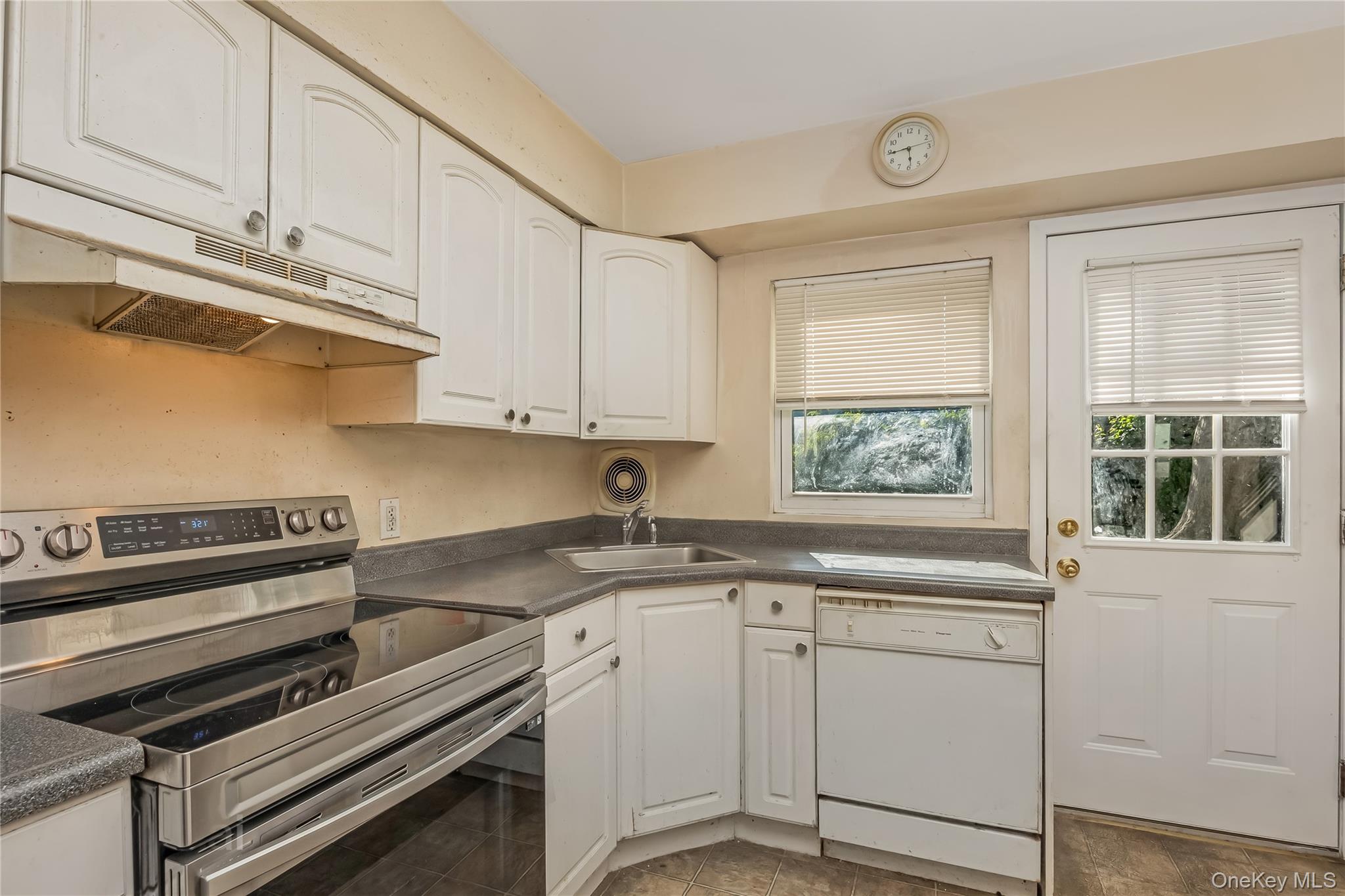 28 Baldwin Street Property Photo 9
