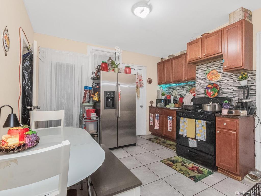 18 Porach Street Property Photo 5