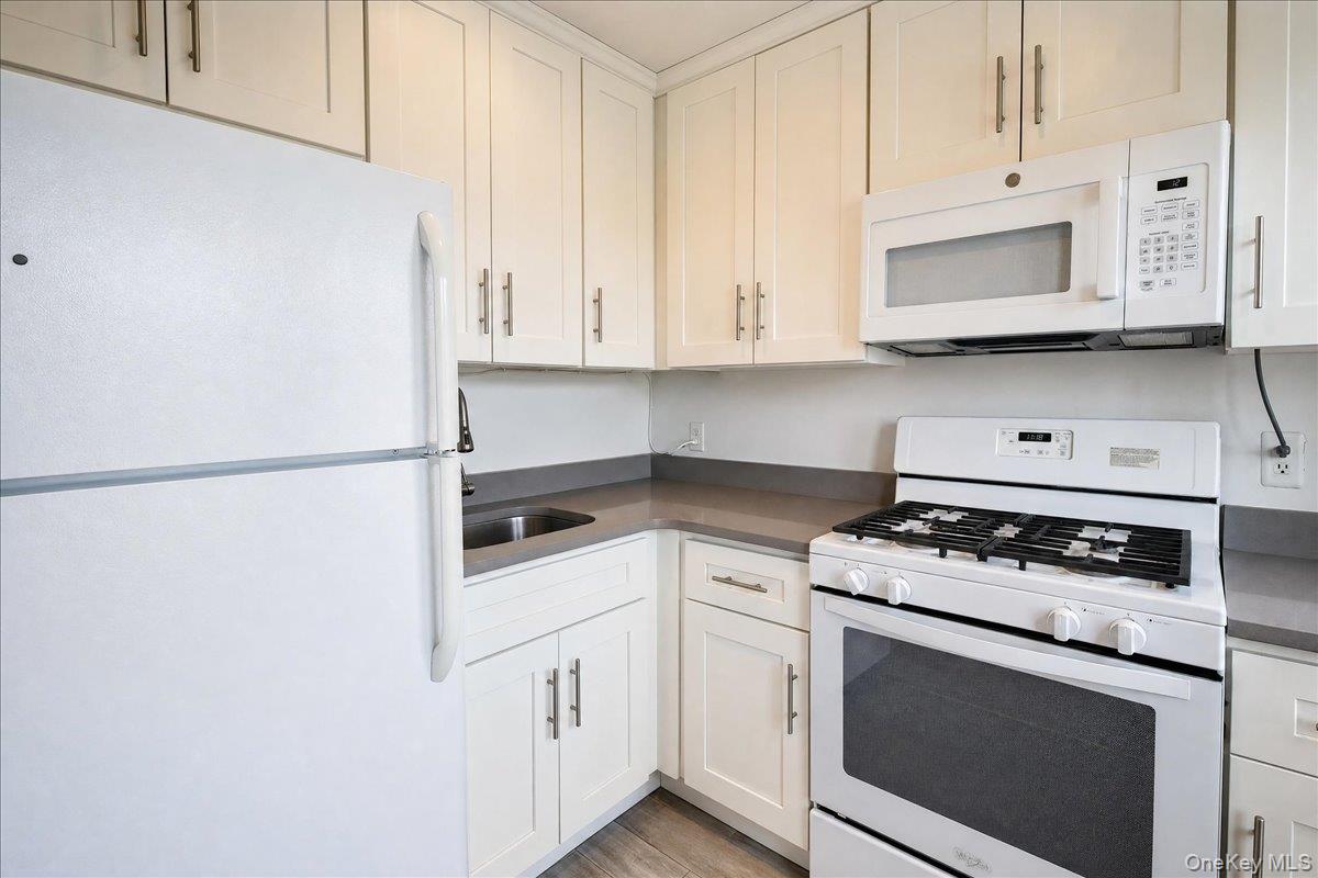 310 Riverside Boulevard 3i Property Photo 11