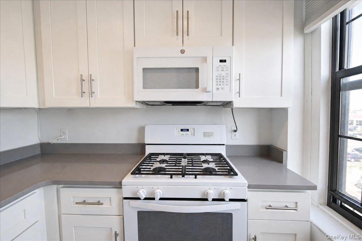 310 Riverside Boulevard 3i Property Photo 12
