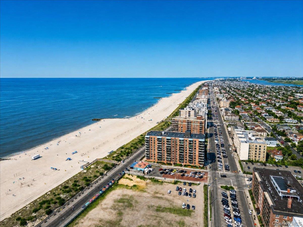 310 Riverside Boulevard 3i Property Photo 15