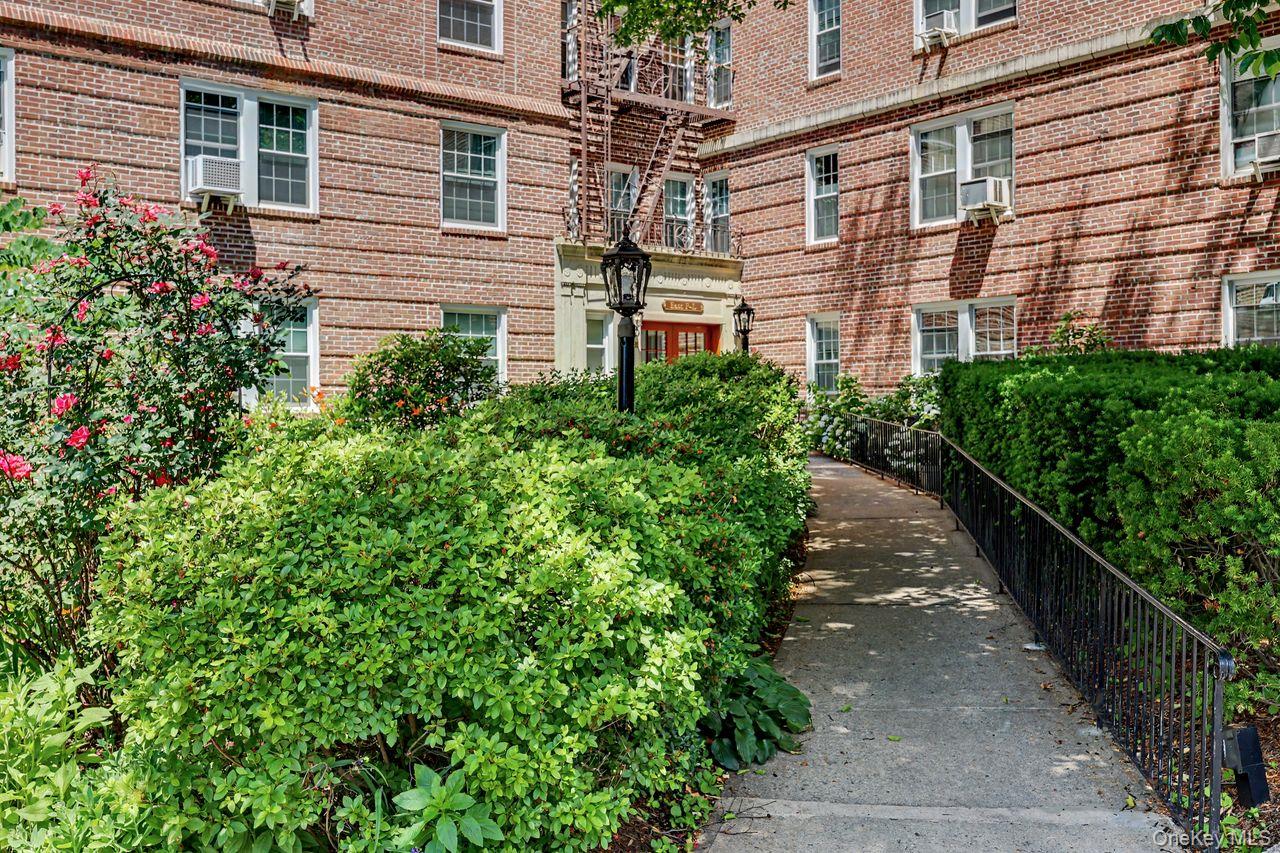 300 S Broadway 2 H Property Photo 3