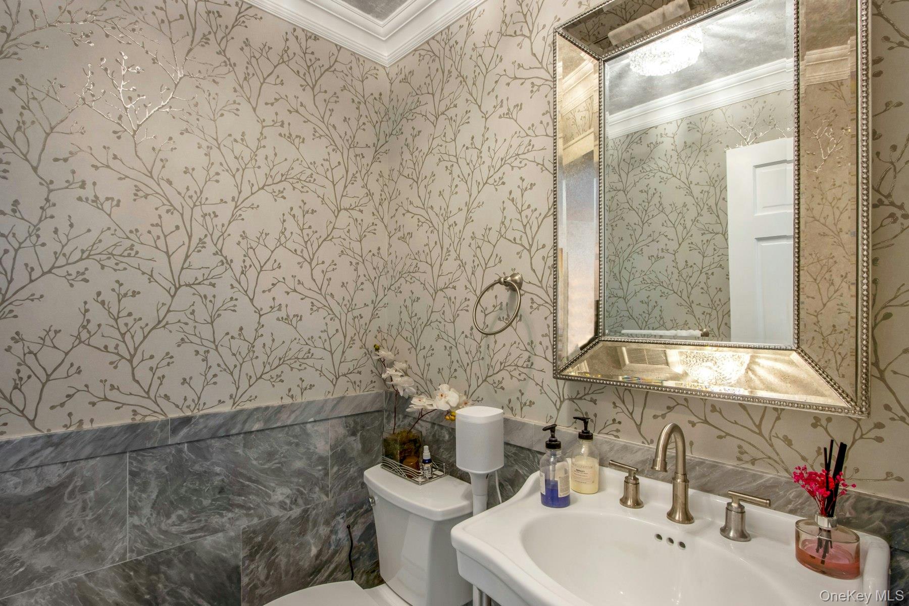 129 Washington Spring Road Property Photo 11