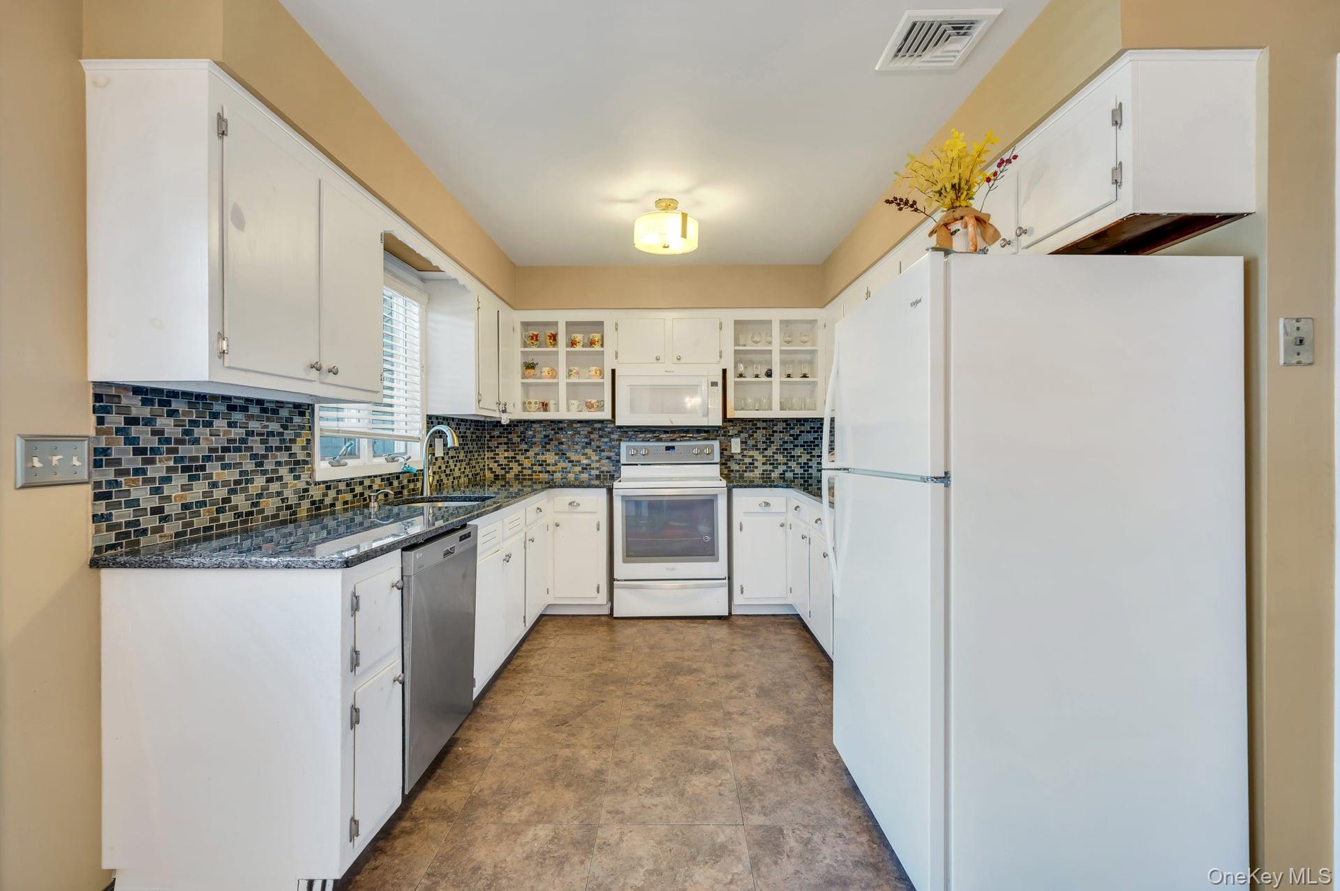 7 Albers Lane Property Photo 13