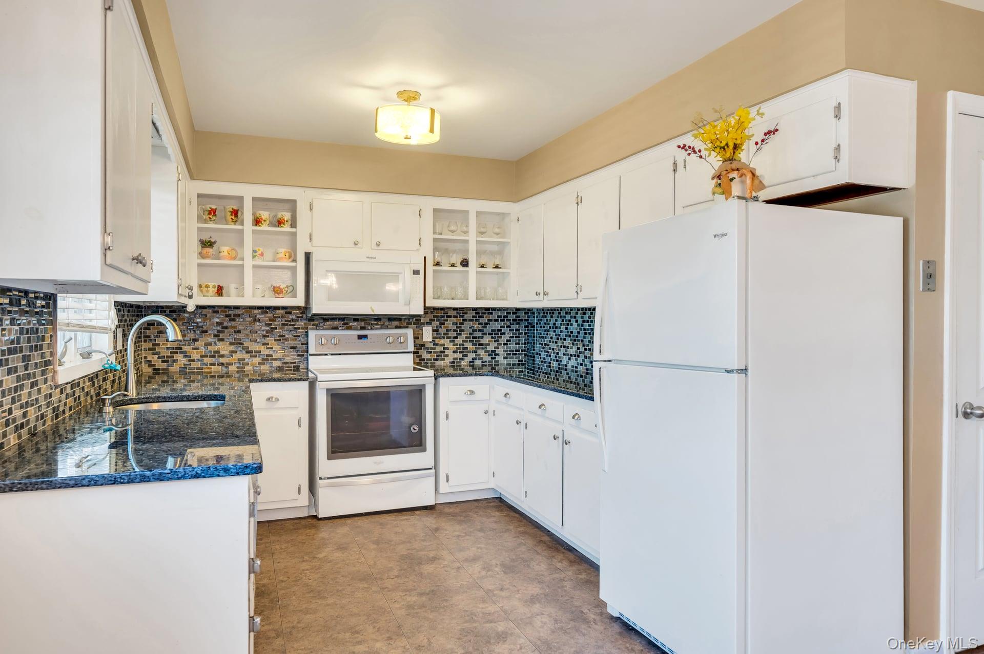 7 Albers Lane Property Photo 14