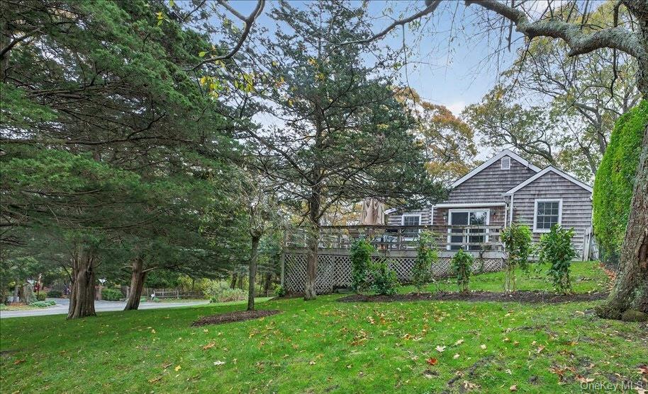 3748 Noyack Road Property Photo 1