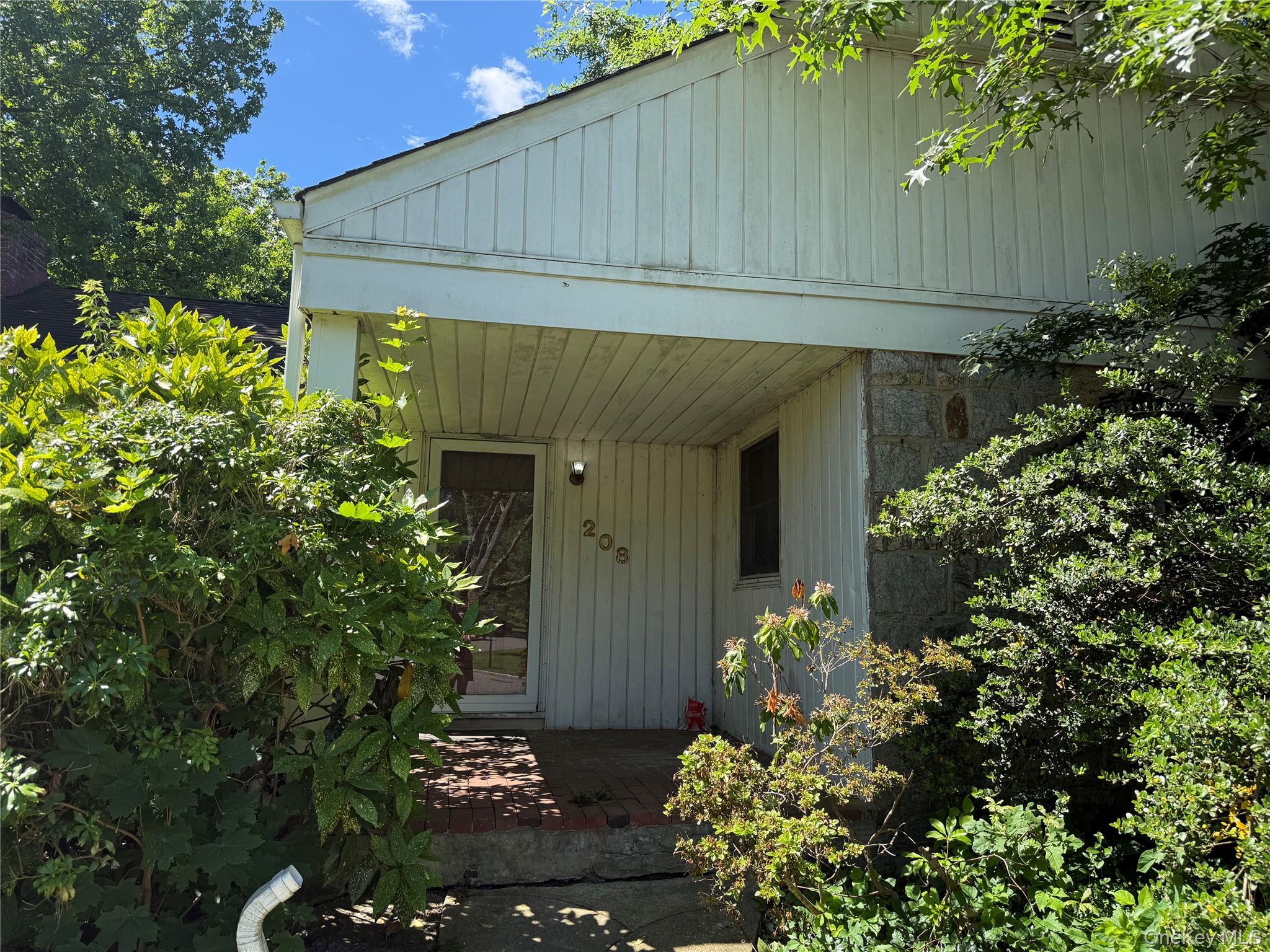 208 Overlook Terrace Property Photo 4