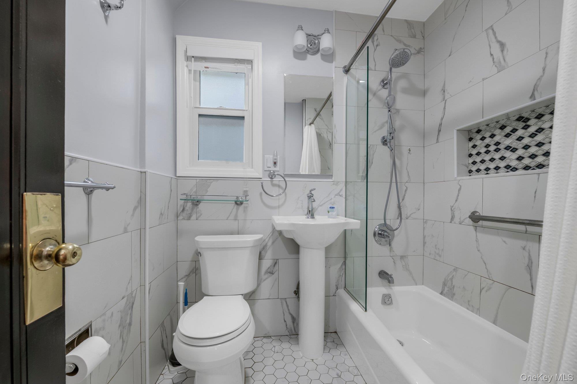 2422 St Raymonds Avenue Property Photo 13