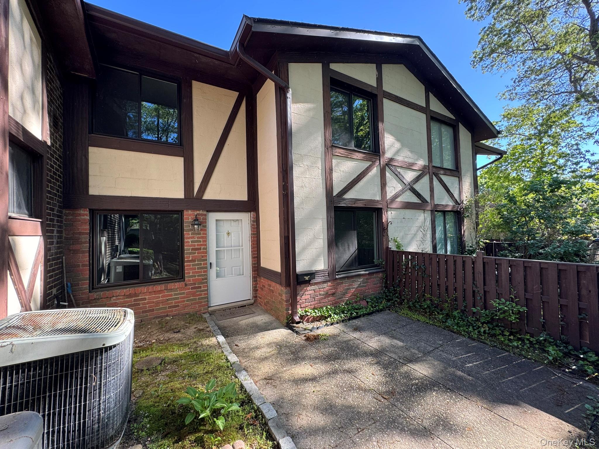 233 Sagamore Hills Drive Property Photo 1