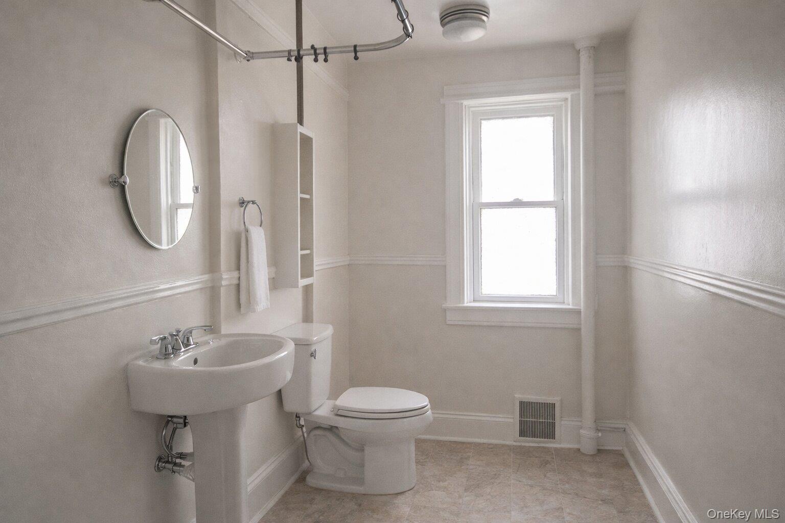 605 41st Street E Property Photo 10