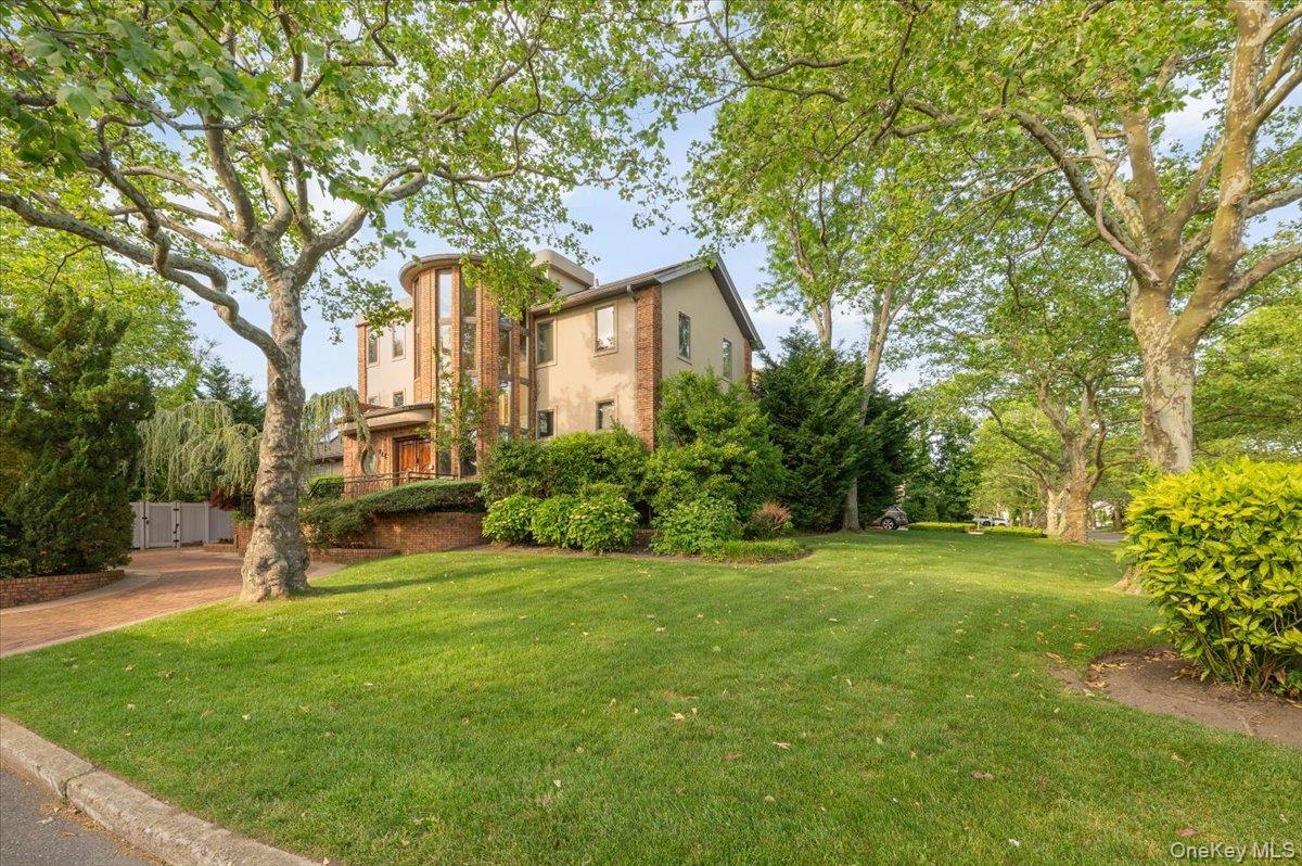 122 Lawrence Avenue Property Photo 3