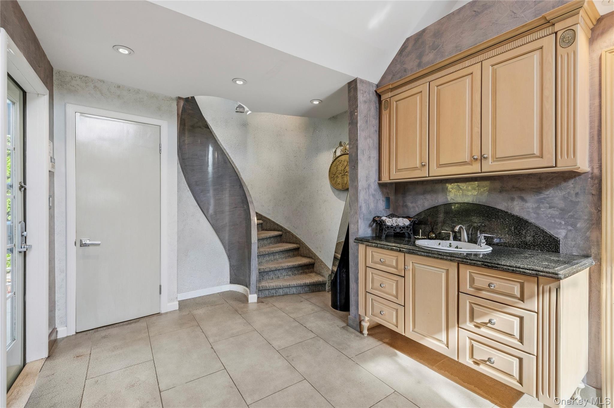 122 Lawrence Avenue Property Photo 12