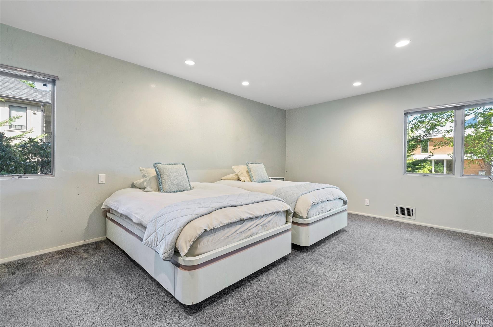 122 Lawrence Avenue Property Photo 19