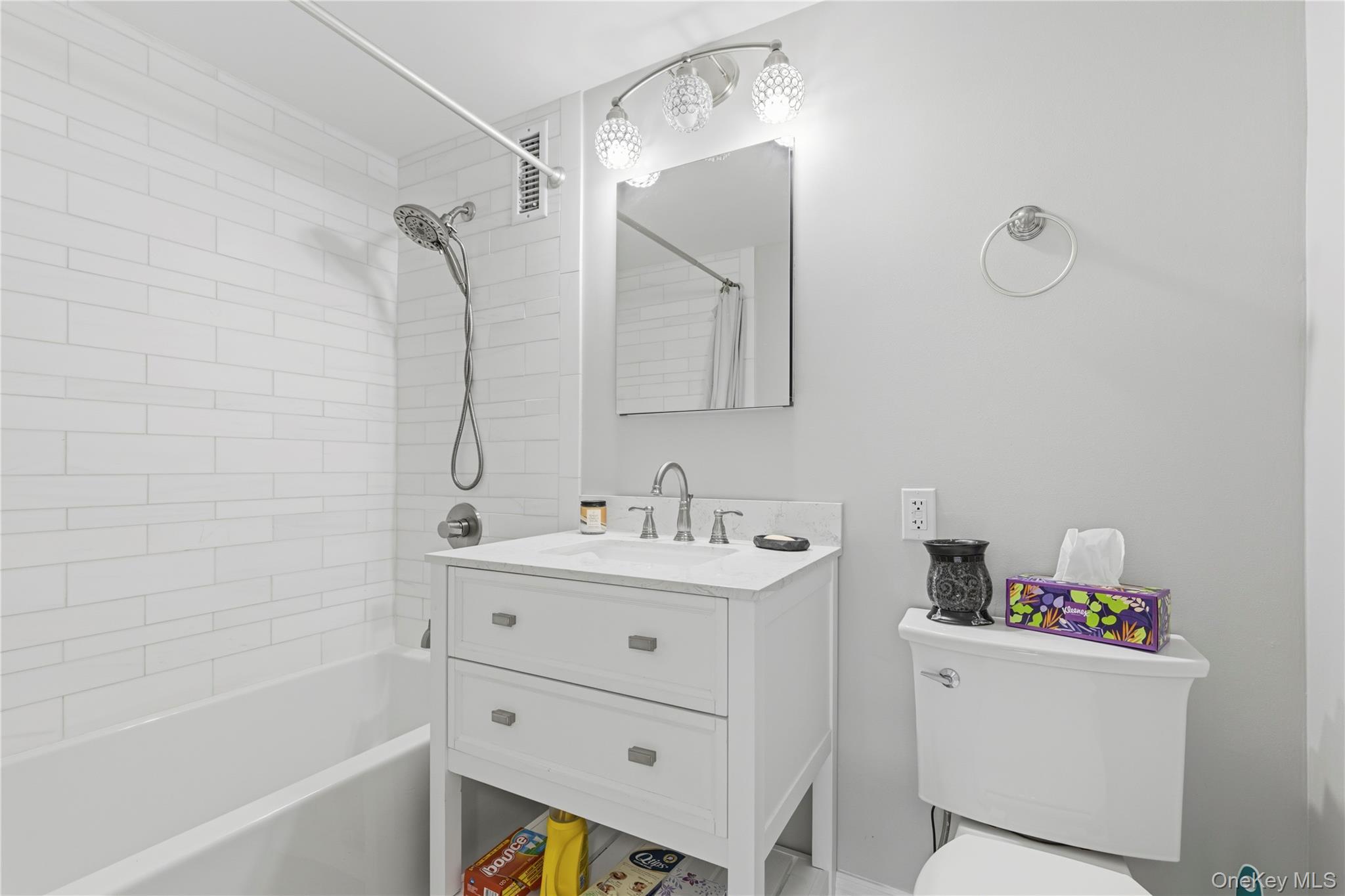 750 W Broadway 3p Property Photo 17