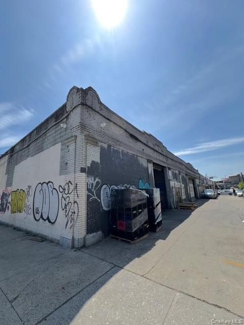 738 Southern Boulevard Property Photo 3