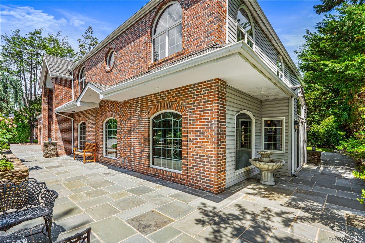 86 Dorchester Drive Property Photo 3