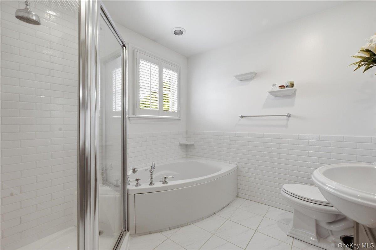 202 Bayport Avenue Property Photo 25