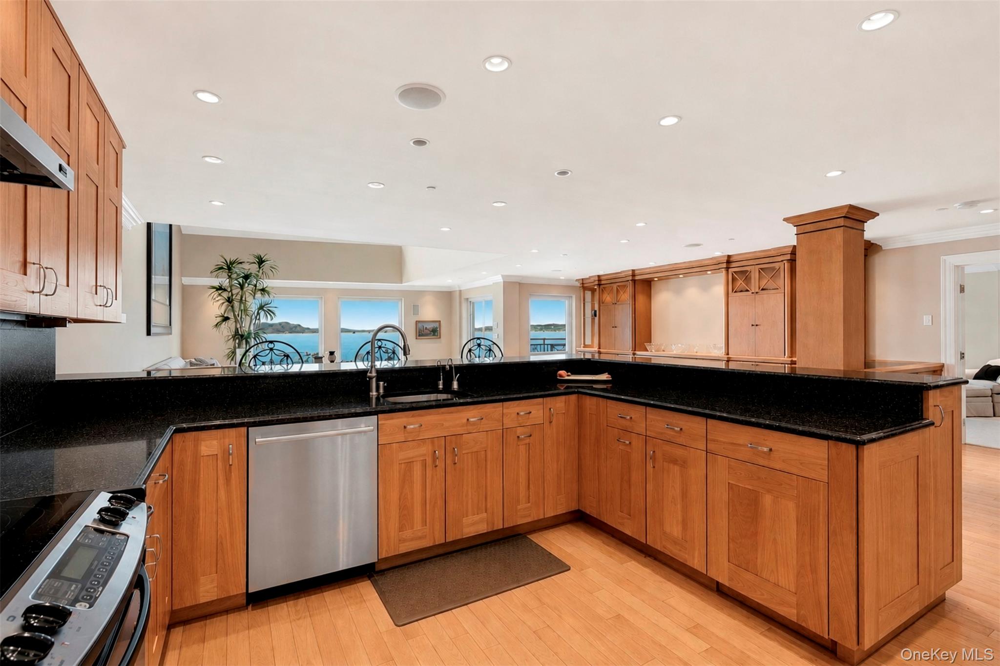 401 Harbor Cove Property Photo 13