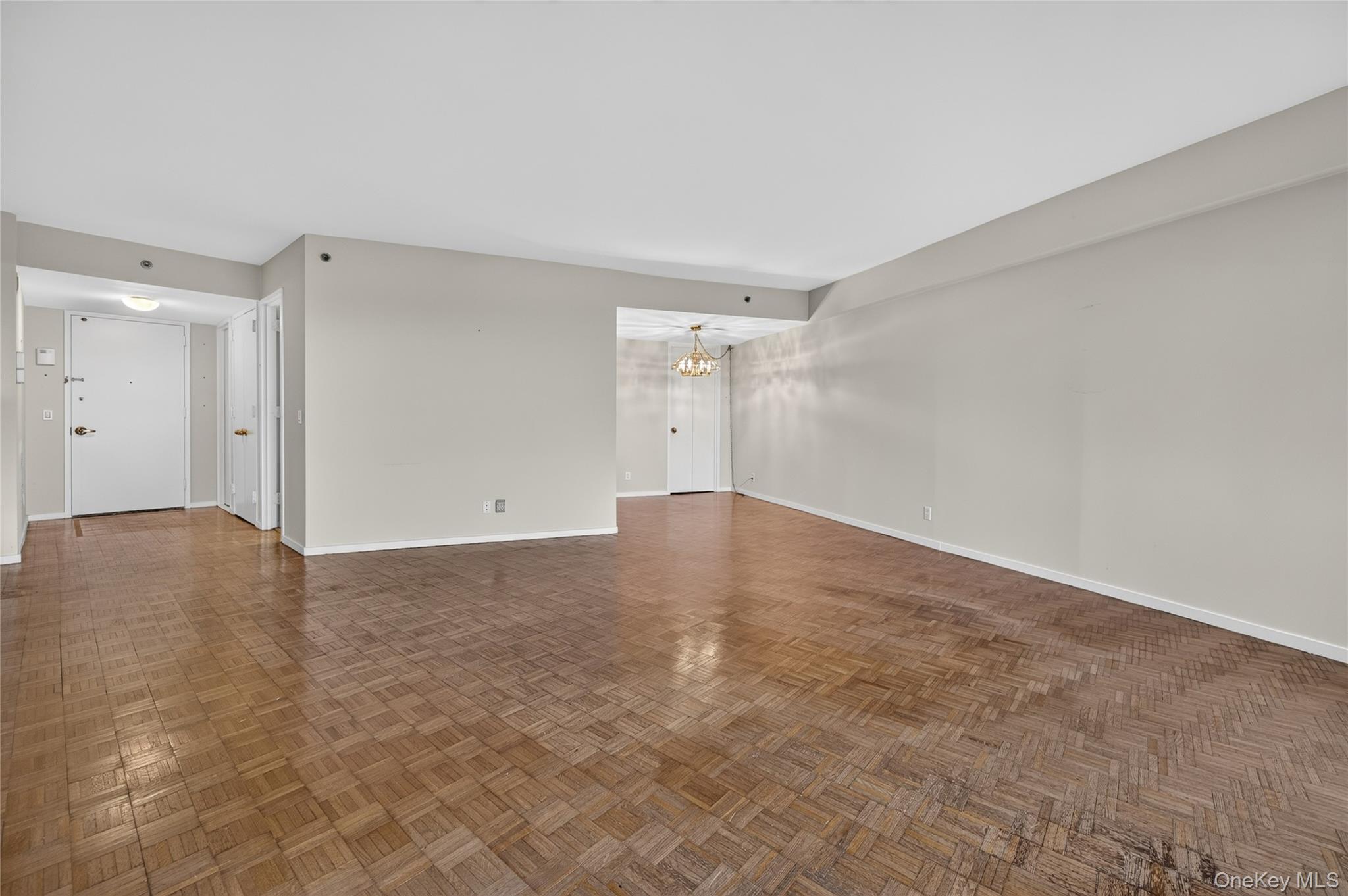 111 Cherry Vallley Avenue 408w Property Photo 6