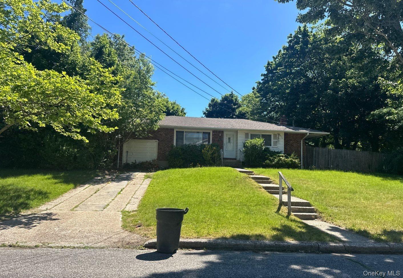 1533 Agate Street Property Photo 1