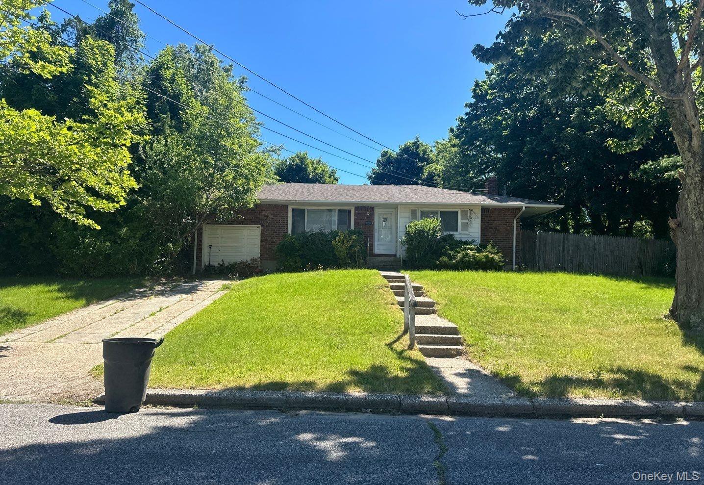 1533 Agate Street Property Photo 2