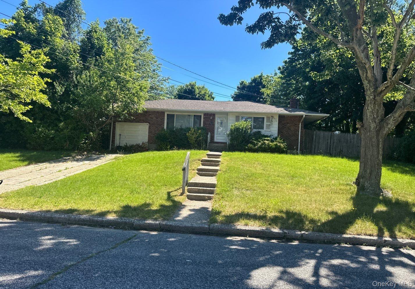 1533 Agate Street Property Photo 3