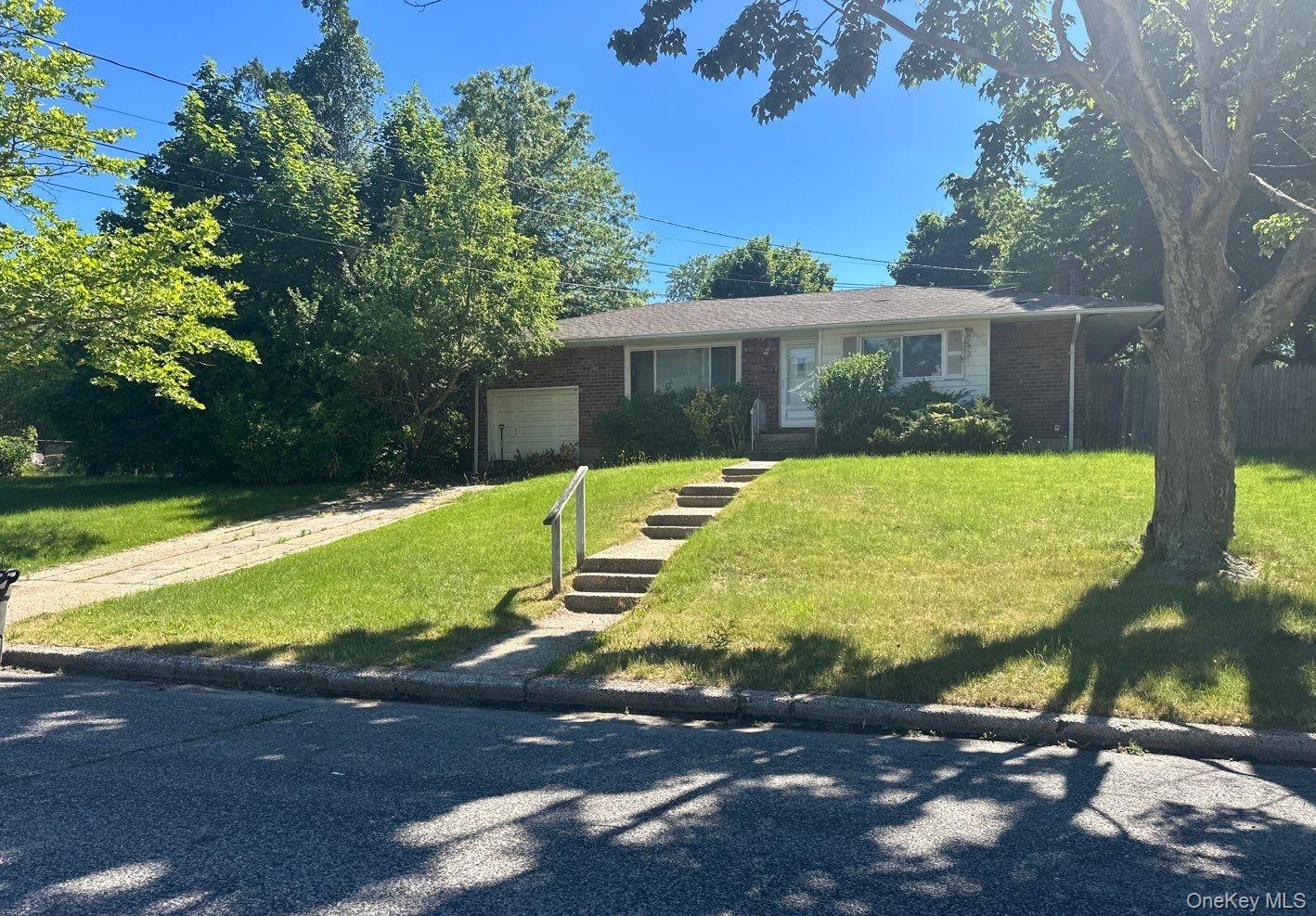 1533 Agate Street Property Photo 4